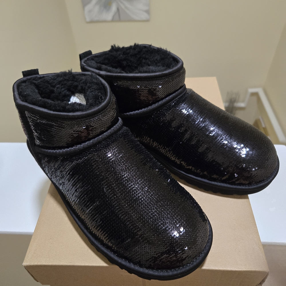*BRAND NEW* Women's UGG Boots - Picture 3 of 4